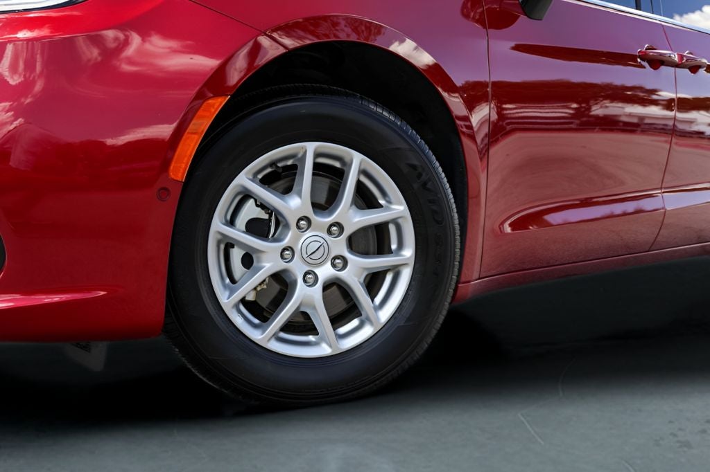 2025 Chrysler Pacifica Select