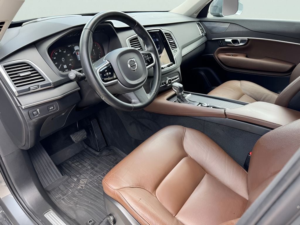 2020 Volvo XC90 T6 Momentum