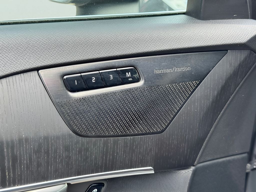 2020 Volvo XC90 T6 Momentum