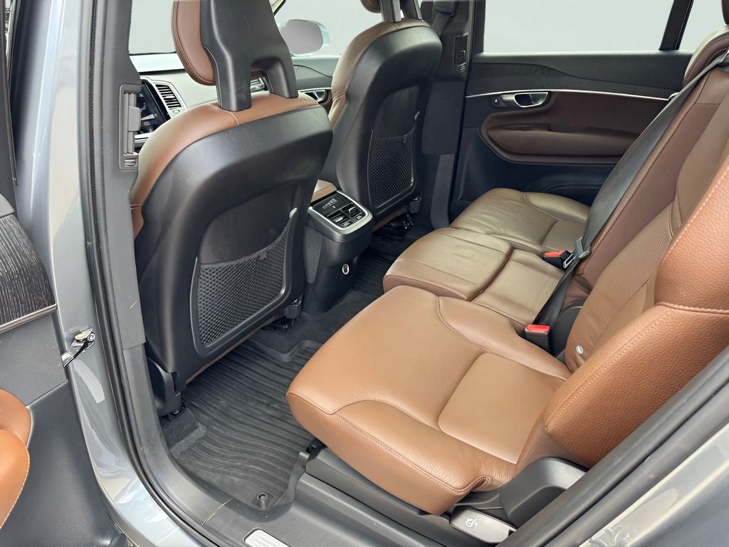 2020 Volvo XC90 T6 Momentum
