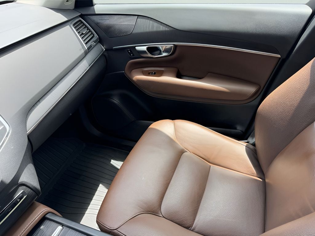 2020 Volvo XC90 T6 Momentum