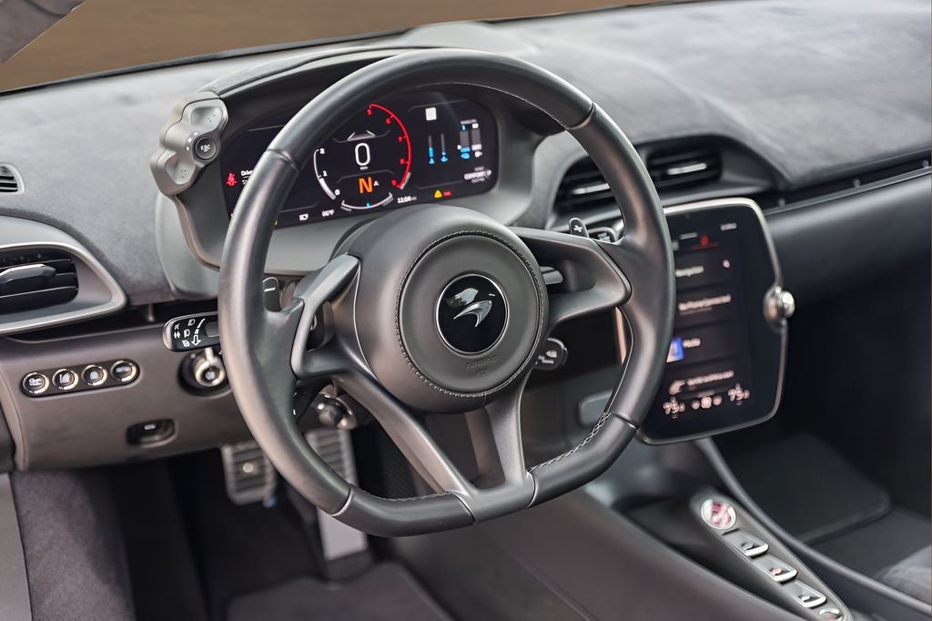 2023 McLaren Artura Base
