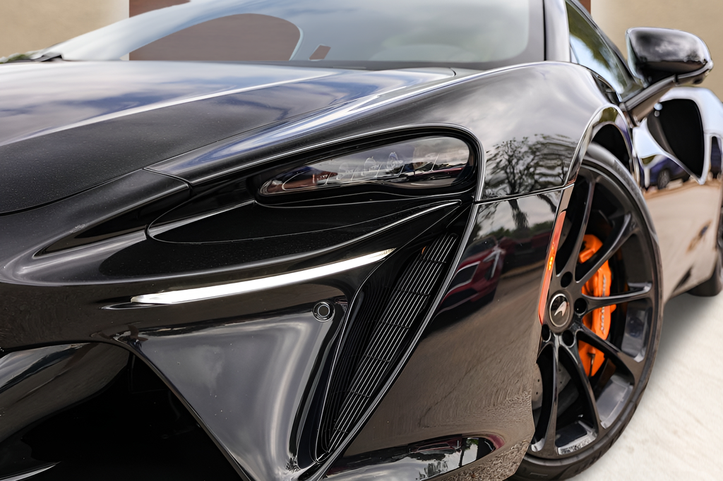 2023 McLaren Artura Base