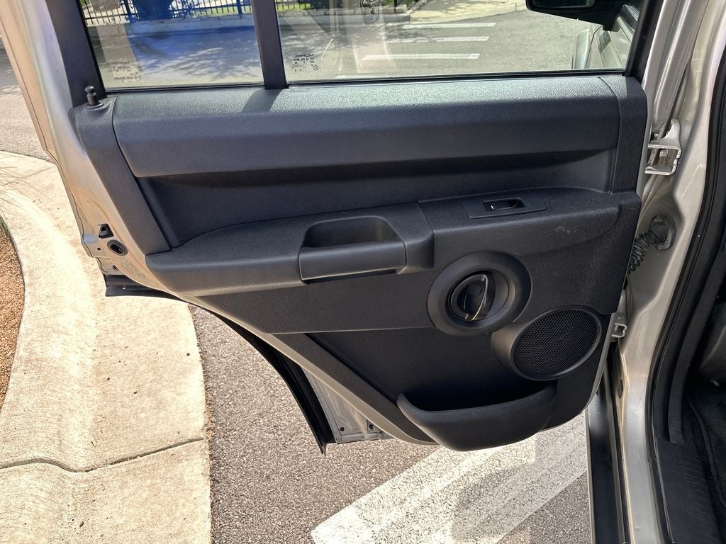 2008 Jeep Commander Sport