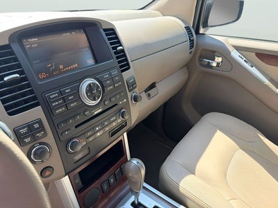 2012 Nissan Pathfinder LE