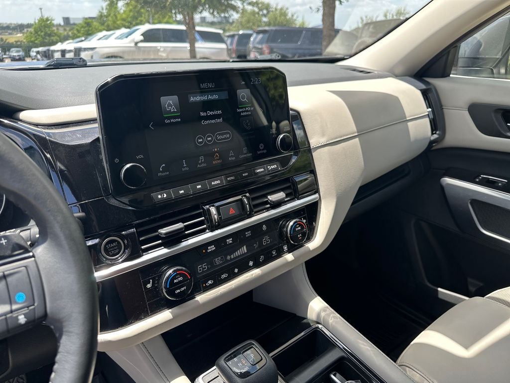 2023 Nissan Pathfinder SL