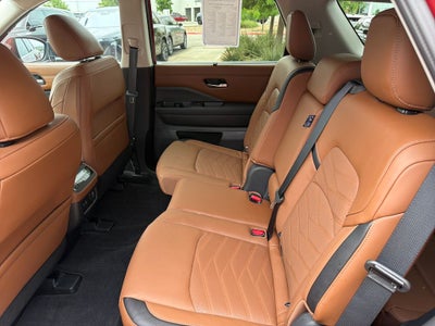 2025 Nissan Pathfinder Platinum