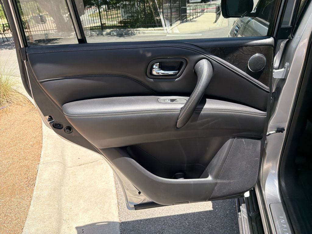 2022 INFINITI QX80 LUXE