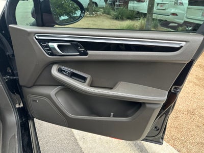 2018 Porsche Macan Base