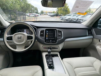 2022 Volvo XC90 T5 Momentum