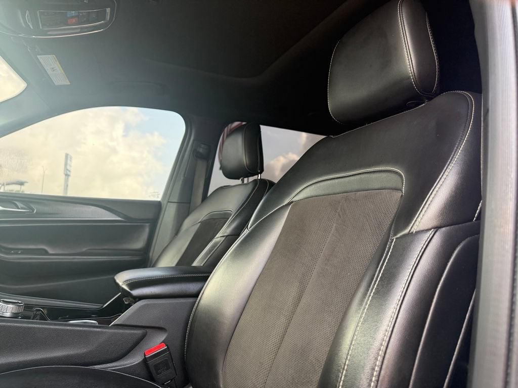 2023 Jeep Grand Cherokee L Altitude 4x2