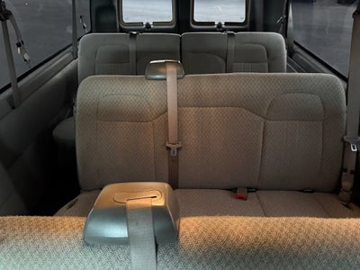 2024 Chevrolet Express Passenger 3500 1LT