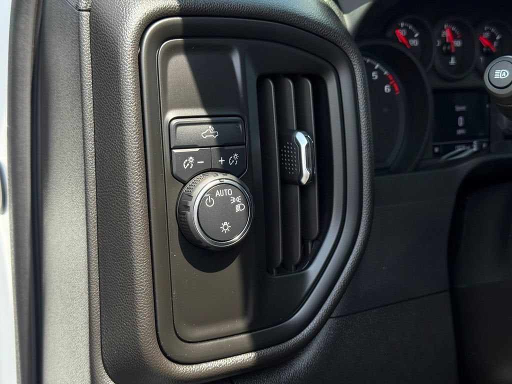 2025 Chevrolet Silverado 1500 Custom