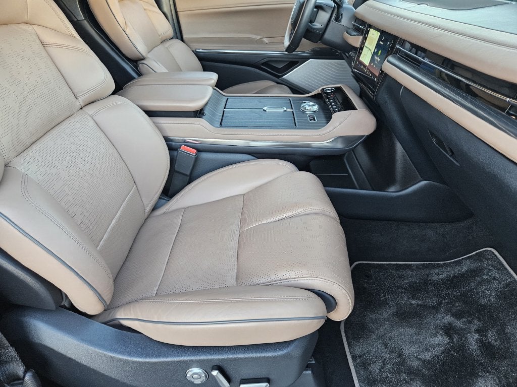 2025 Lincoln Navigator Black Label