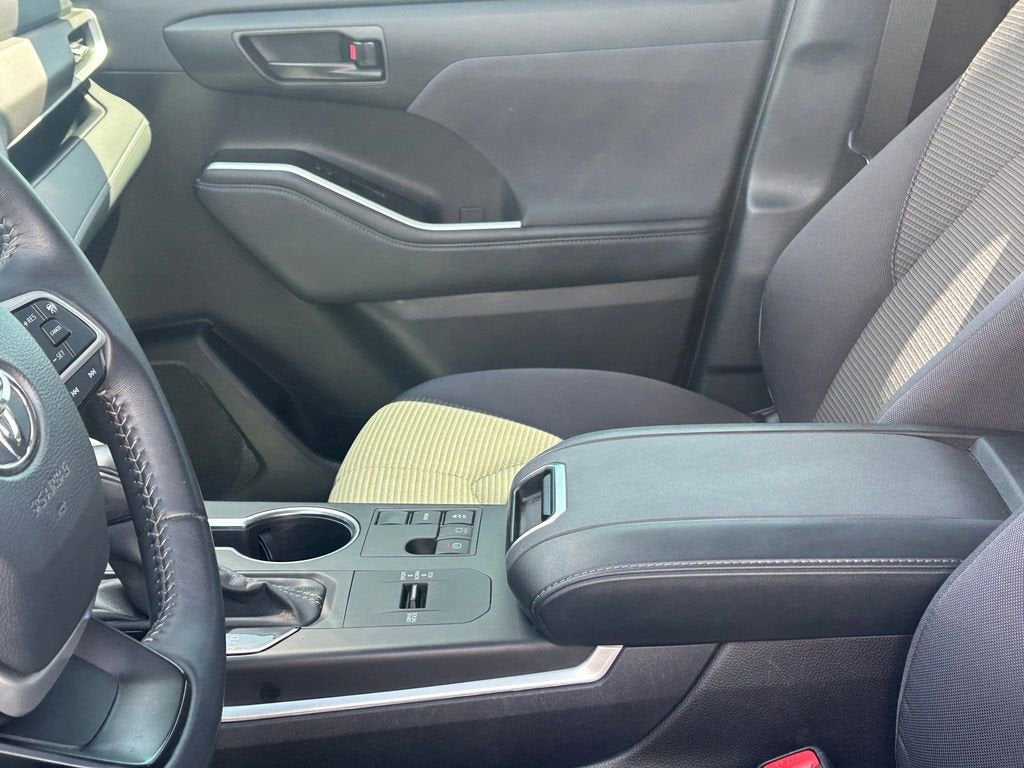 2025 Toyota Highlander LE