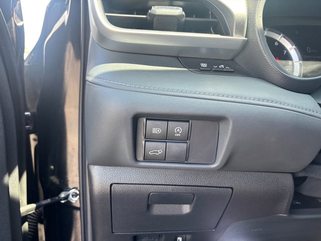 2025 Toyota Highlander LE