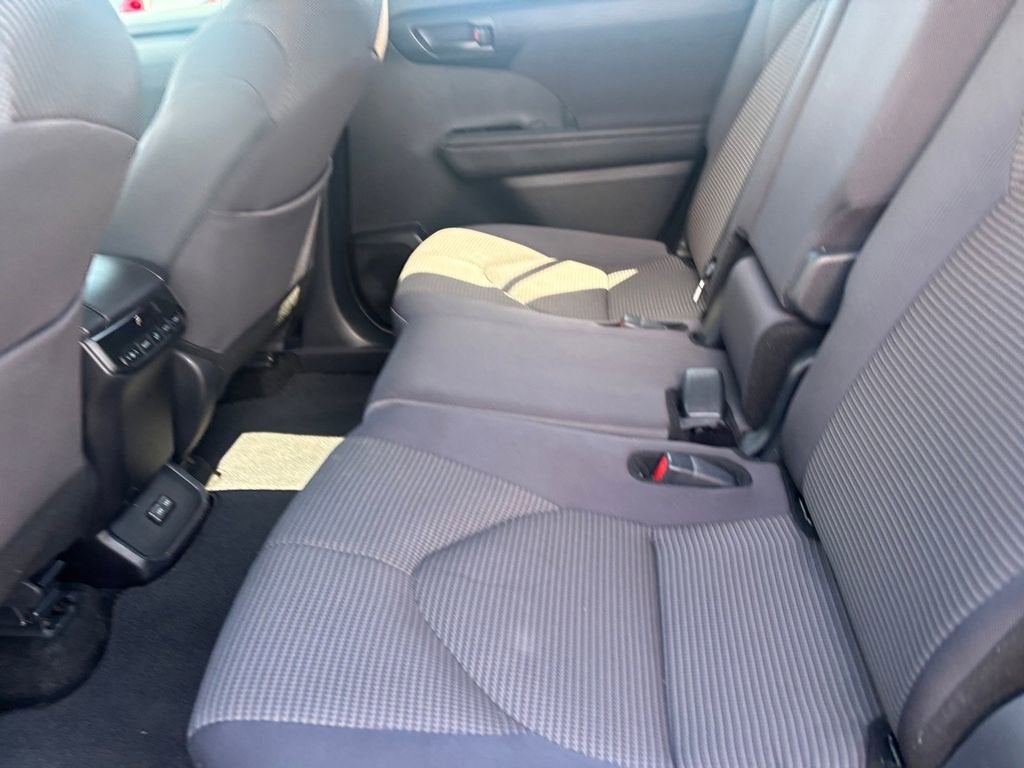 2025 Toyota Highlander LE