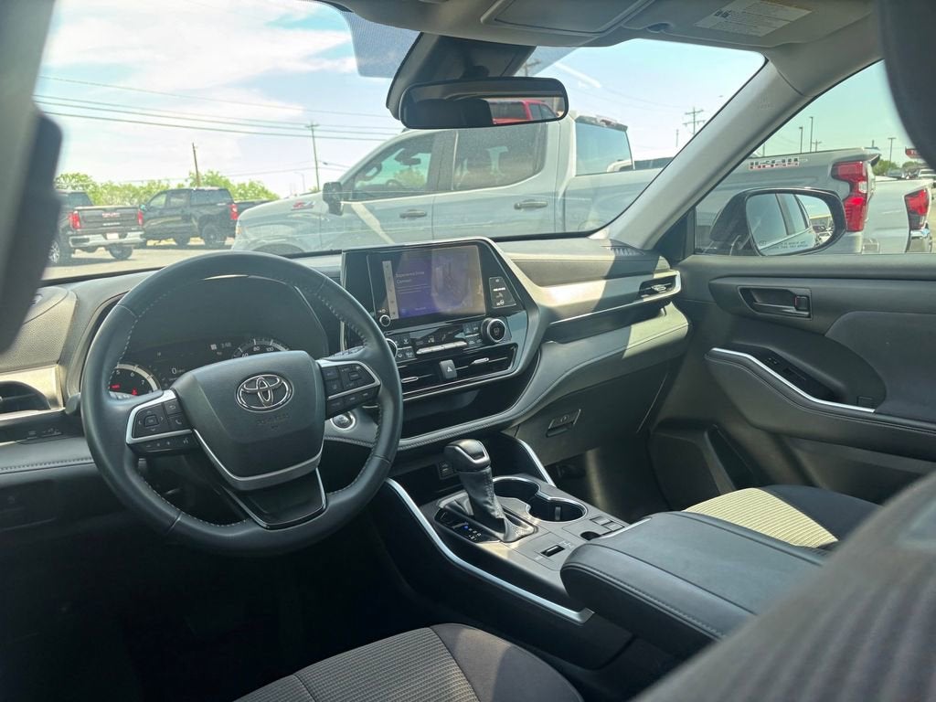 2025 Toyota Highlander LE