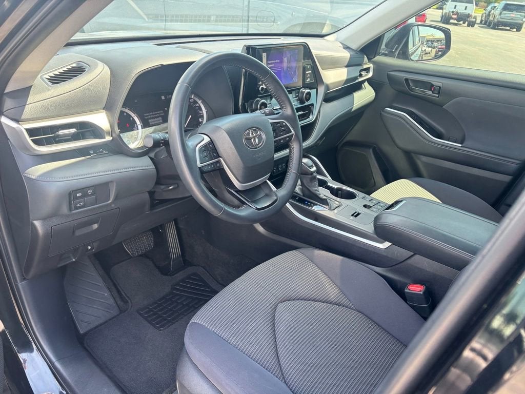2025 Toyota Highlander LE