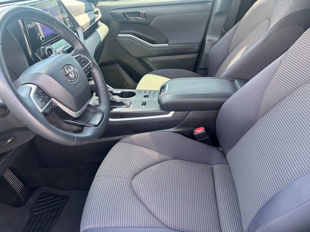 2025 Toyota Highlander LE