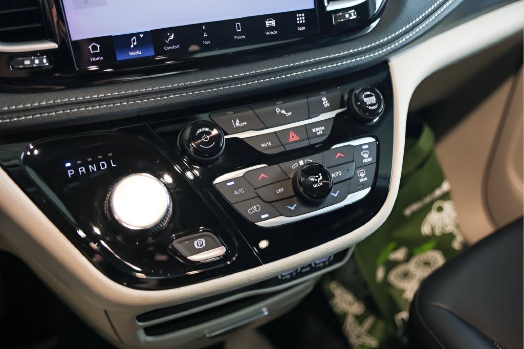 2024 Chrysler Pacifica Hybrid Select