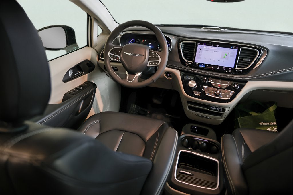 2024 Chrysler Pacifica Hybrid Select