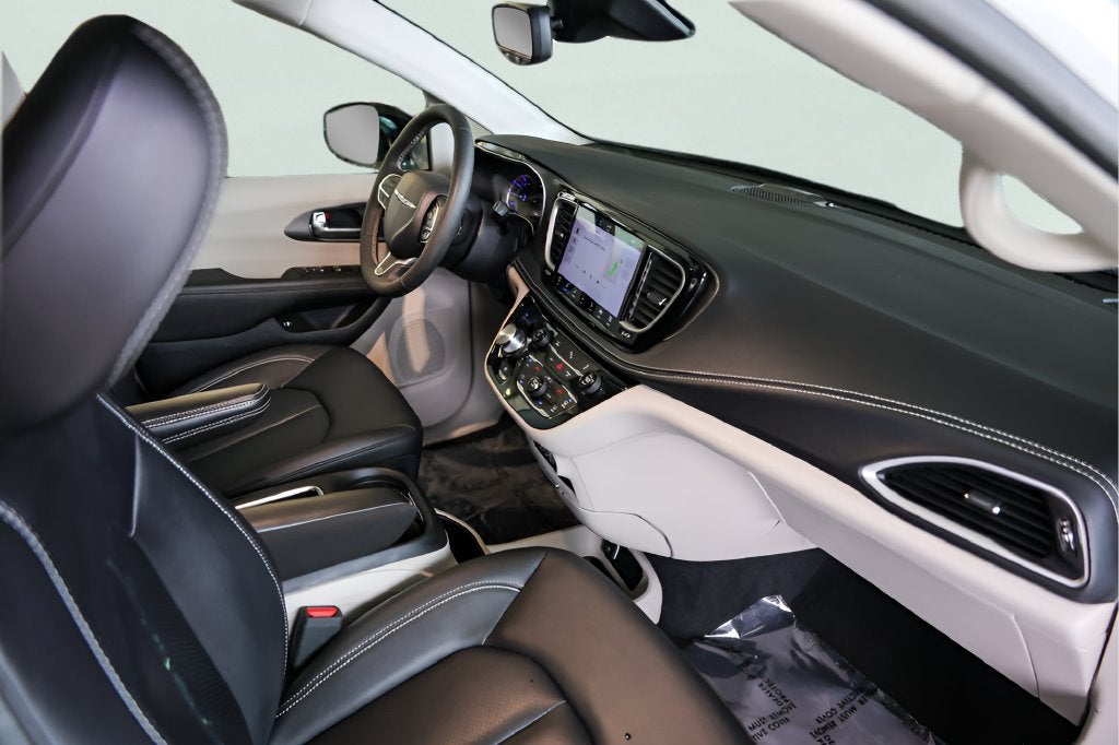 2024 Chrysler Pacifica Hybrid Select