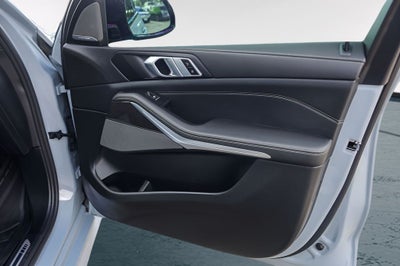 2025 BMW X5 M60i