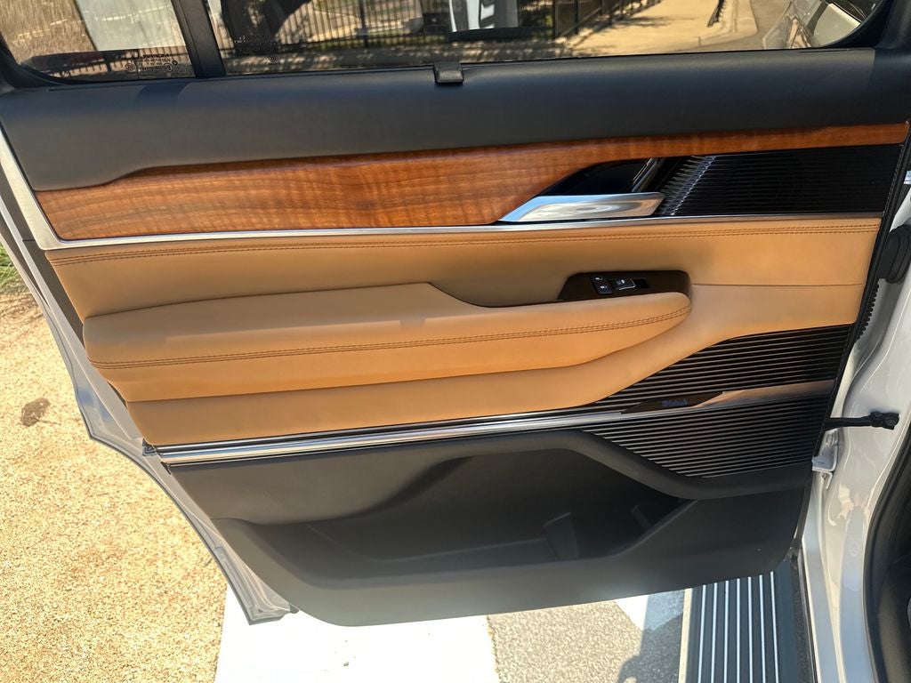 2022 Jeep Grand Wagoneer Series III