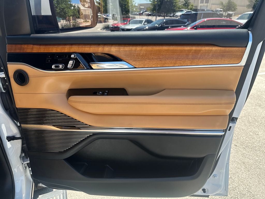 2022 Jeep Grand Wagoneer Series III