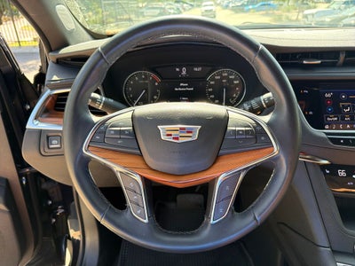 2022 Cadillac XT5 Premium Luxury