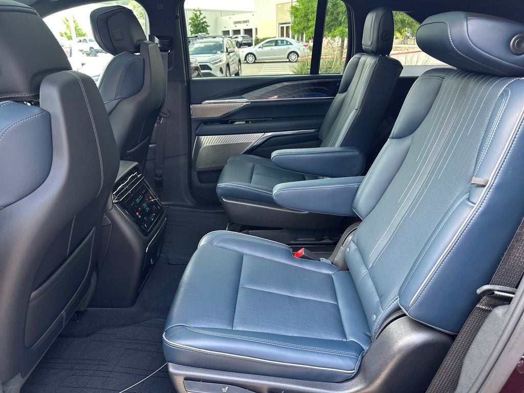 2025 Cadillac ESCALADE IQ Luxury 2