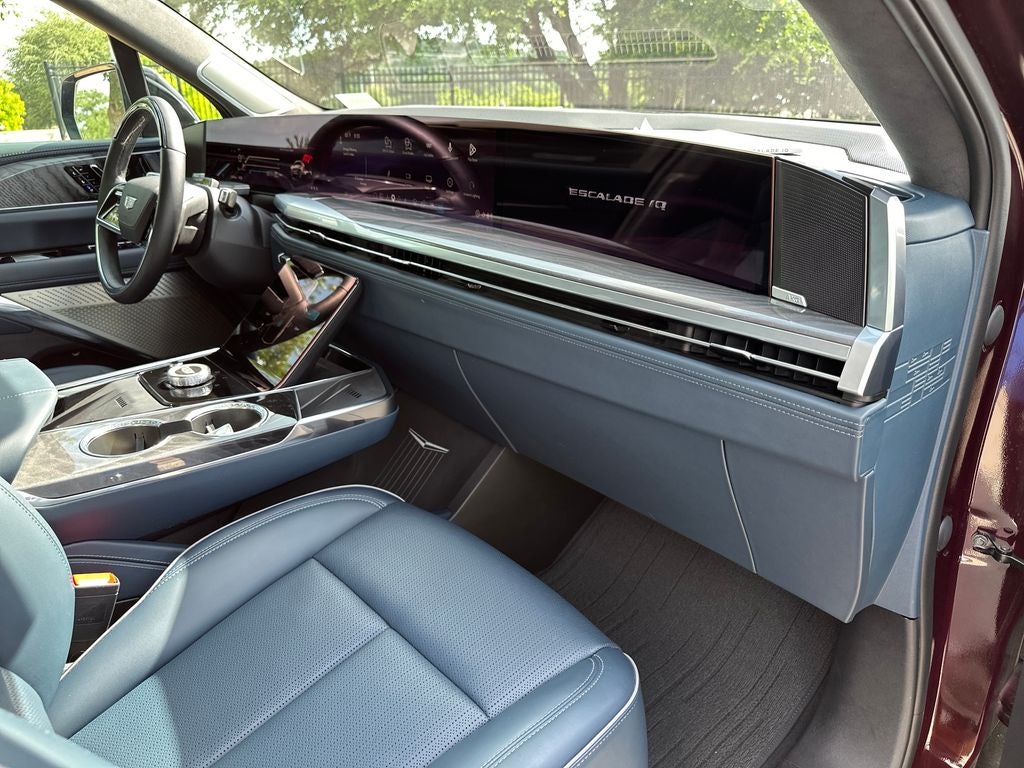 2025 Cadillac ESCALADE IQ Luxury 2