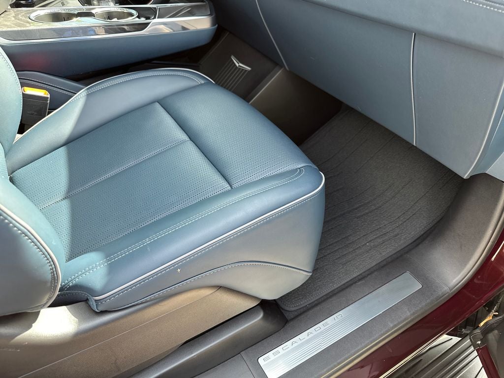 2025 Cadillac ESCALADE IQ Luxury 2