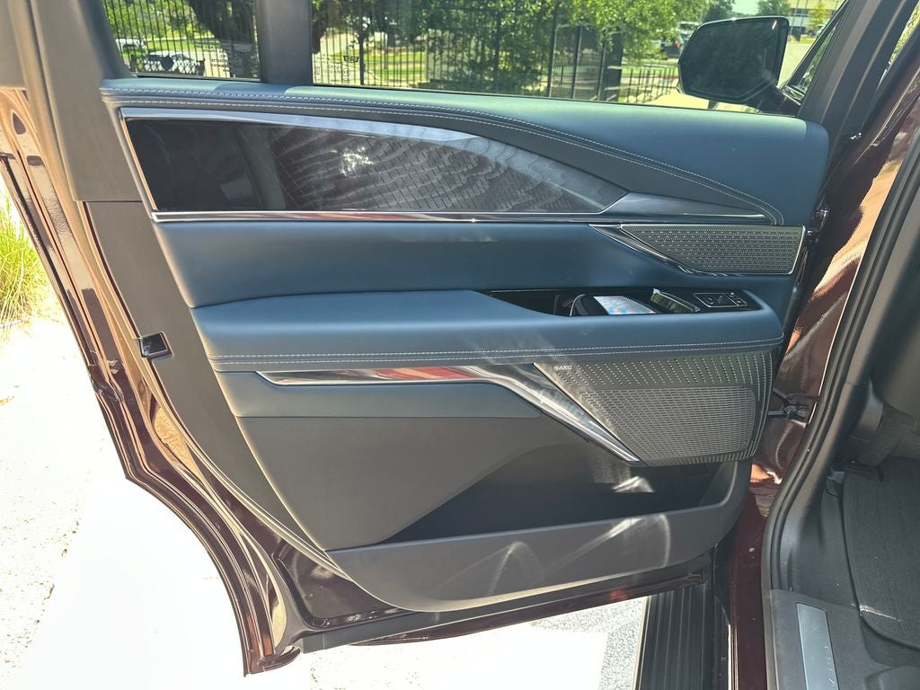 2025 Cadillac ESCALADE IQ Luxury 2