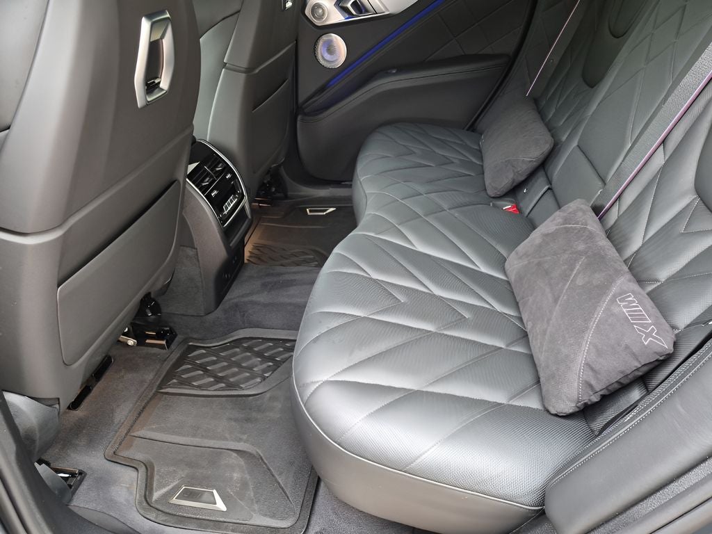 2025 BMW XM Base