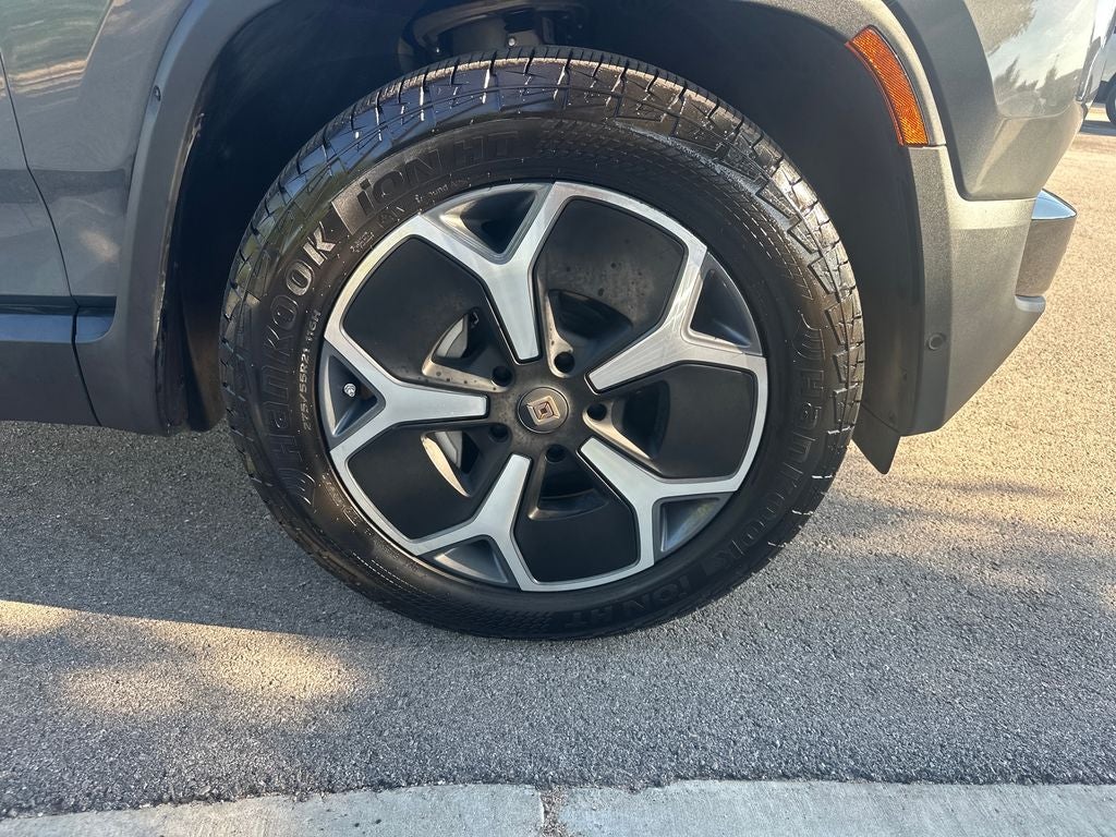 2024 Rivian R1S Adventure