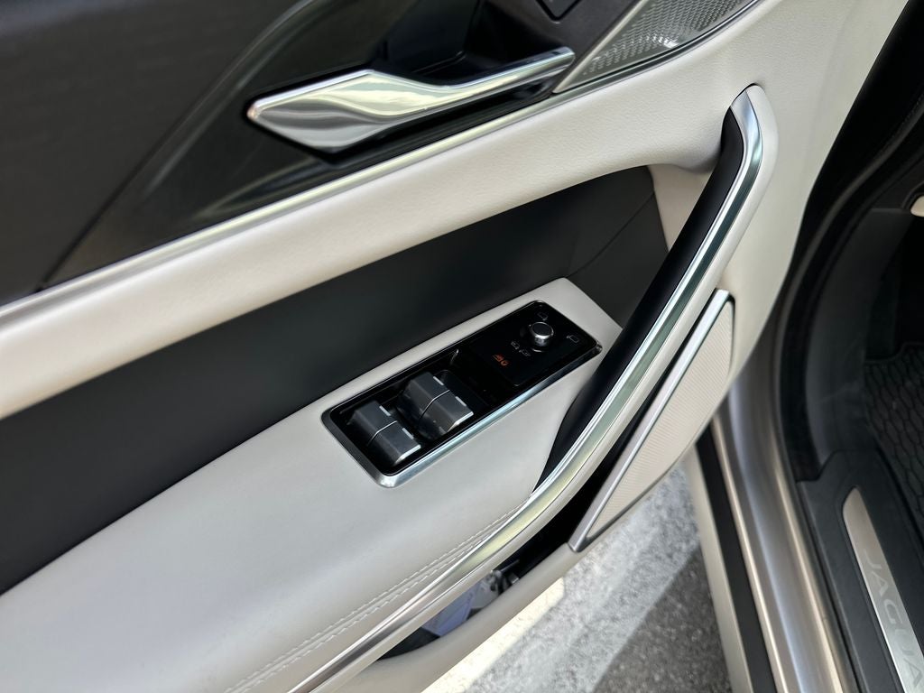 2024 Jaguar F-PACE P250 R-Dynamic S