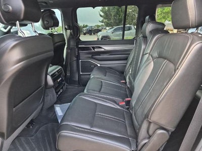 2023 Jeep Wagoneer 4x2
