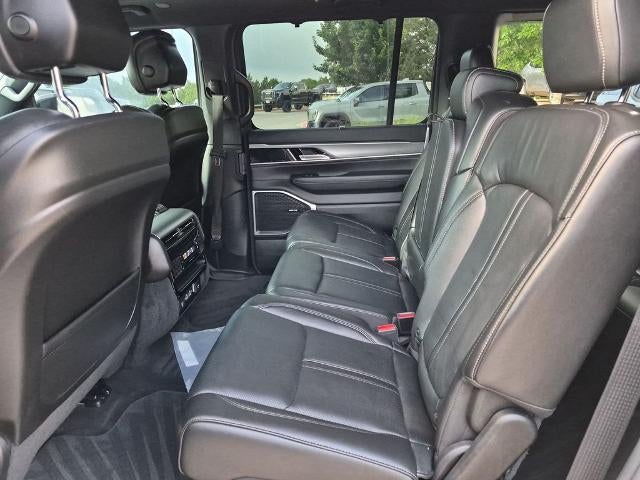 2023 Jeep Wagoneer 4x2