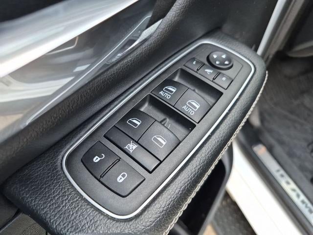 2022 RAM 1500 Laramie 4x4 Crew Cab 5'7" Box