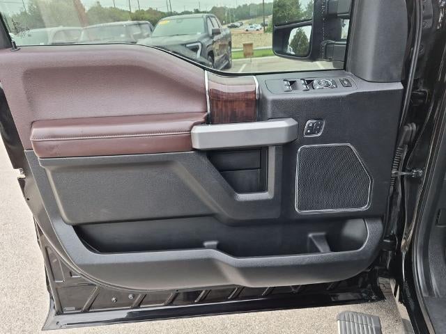 2017 Ford Super Duty F-350 SRW Platinum 4WD Crew Cab 6.75' Box