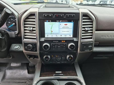 2017 Ford Super Duty F-350 SRW Platinum 4WD Crew Cab 6.75' Box