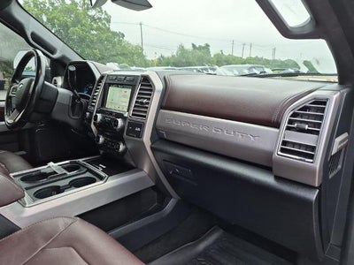 2017 Ford Super Duty F-350 SRW Platinum 4WD Crew Cab 6.75' Box