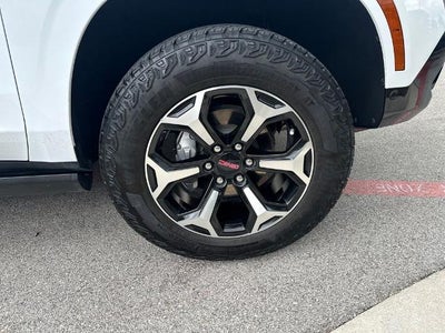 2025 GMC Yukon 4WD 4dr AT4