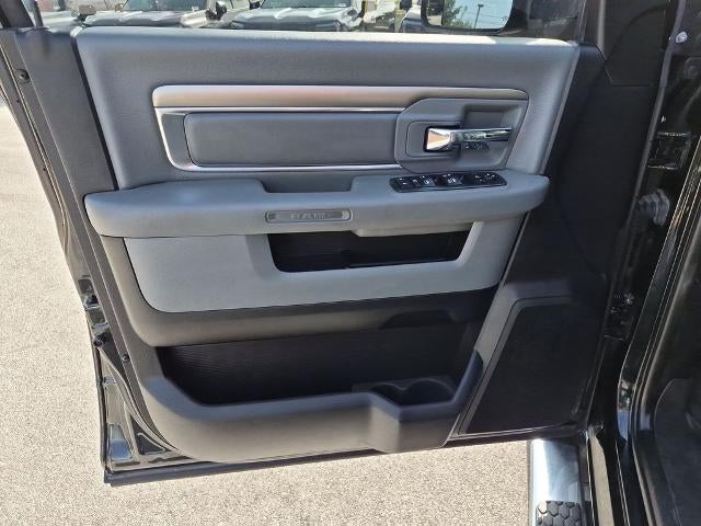 2017 RAM 2500 Big Horn 4x4 Crew Cab 6'4" Box