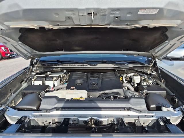 2022 Toyota Tundra 4WD 4WD Platinum CrewMax 5.5' Bed (Natl)