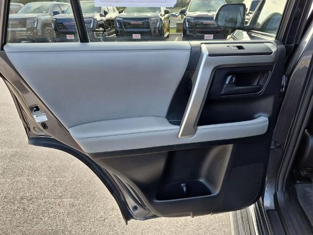 2011 Toyota 4Runner 4WD 4dr V6 SR5 (Natl)