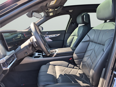 2023 BMW 7 Series 740i