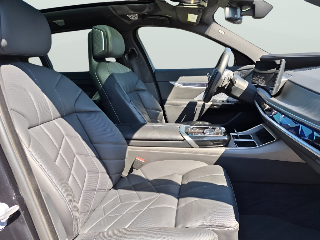 2023 BMW 7 Series 740i